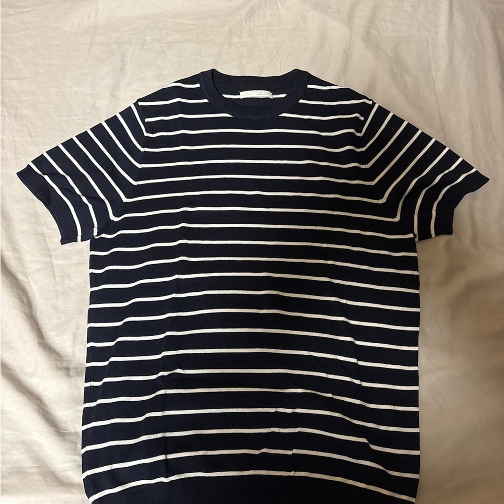 Zara Men's Short Sleeve Navy and White Striped Tee